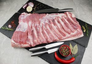Грудинка з прошарком сала свиняча б/к - замовити мясо гуртом від виробника для ресторанів, кафе, готелів, магазинів 